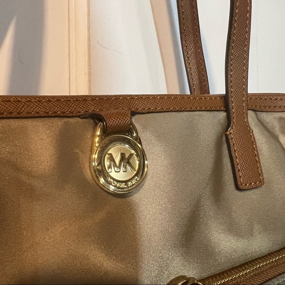 Michael Kors Kempton Tote Nylon Beige Brown Faux Leather Gold Hardware - Picture 5 of 14